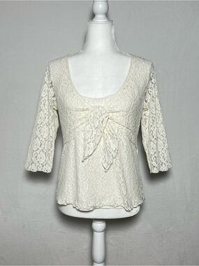 CANDA White Lace Scoop Neck Top with Front Tie - size M